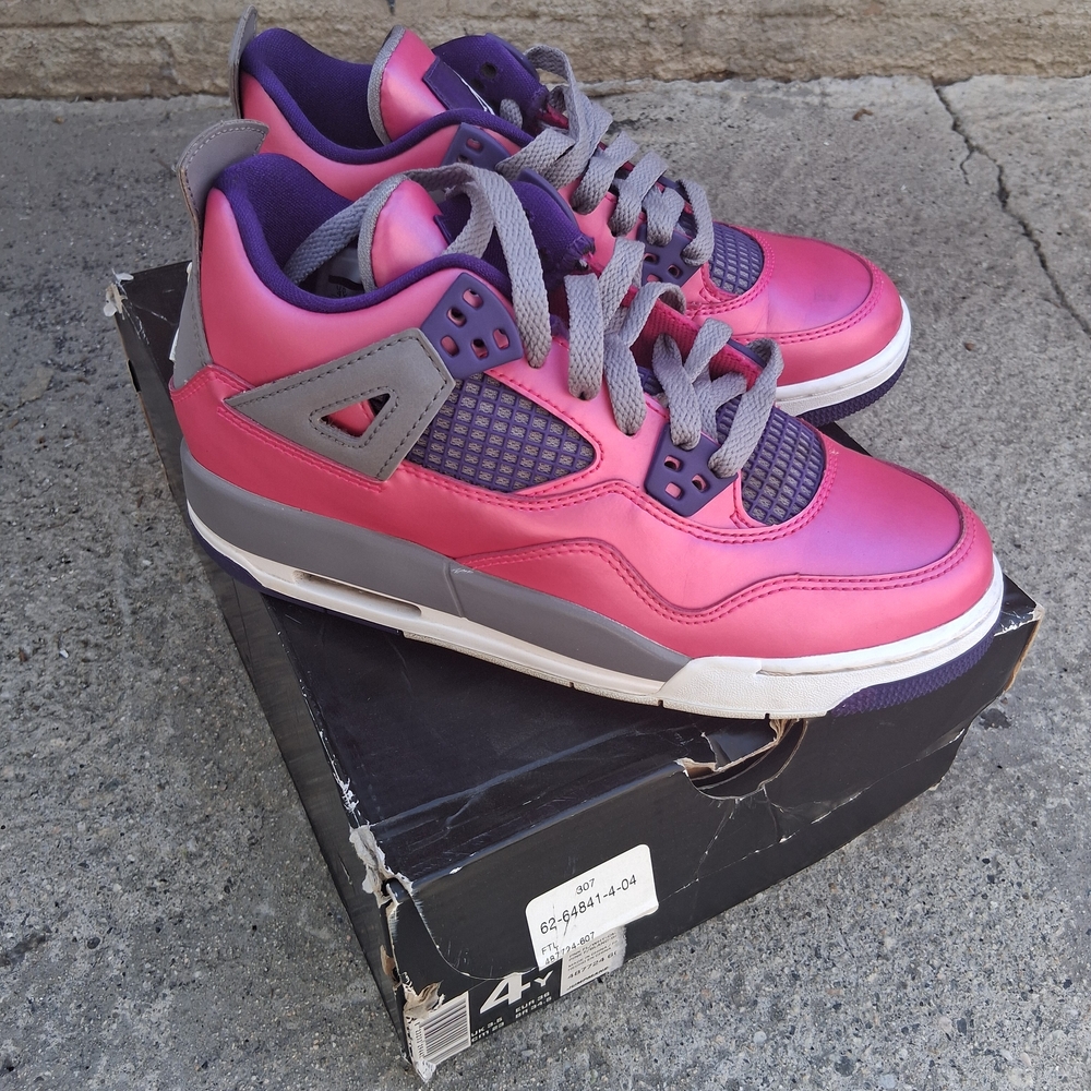 Nike Air Jordan
Jordan 4 Retro GS 'Pink Foil' Youth size 4